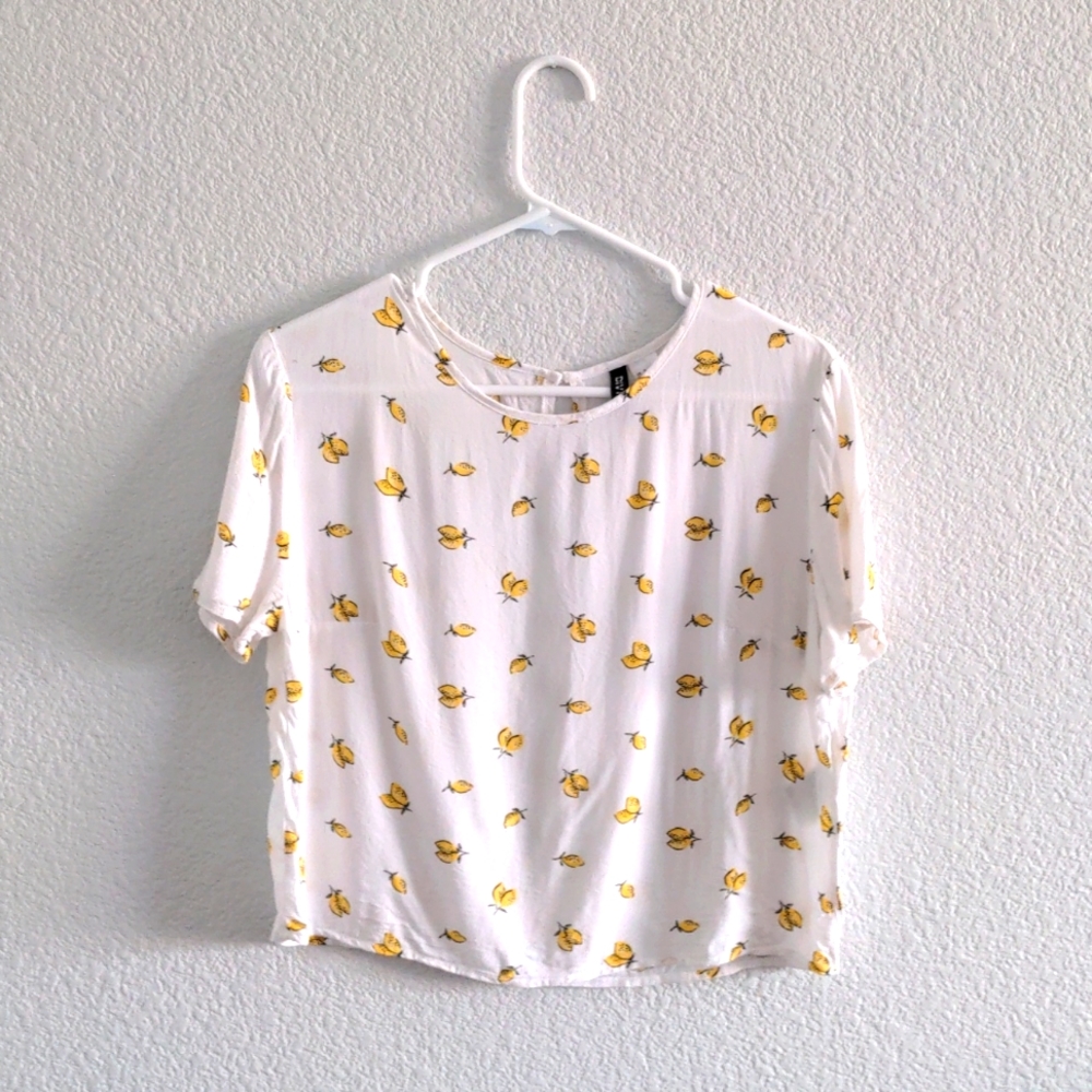 ☀️2/$10 Sale - H&M Divided Lemon Shirt